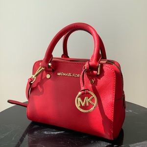 RED MICHEAL KORS CROSSBODY BAG